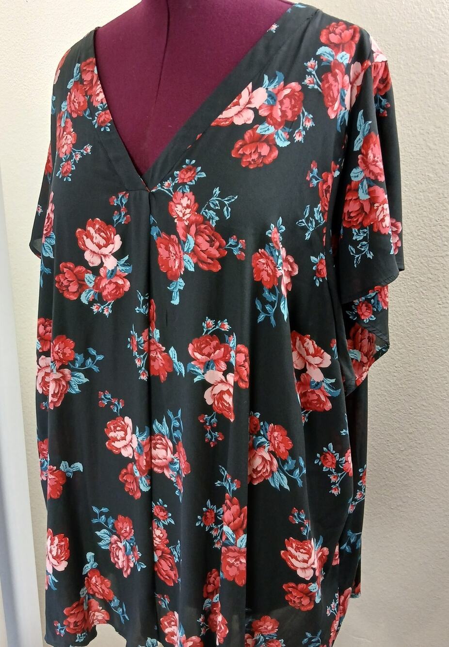 Torrid Black Red Floral Chiffon Tunic Blouse 5 sheer short flutter sleeve V-neck